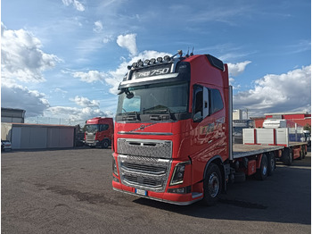 Camion plateau VOLVO FH16 750