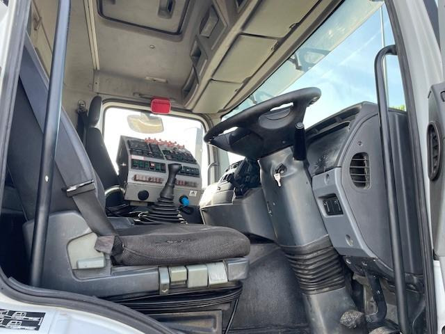 Balayeuse de voirie Mercedes Axor 1829