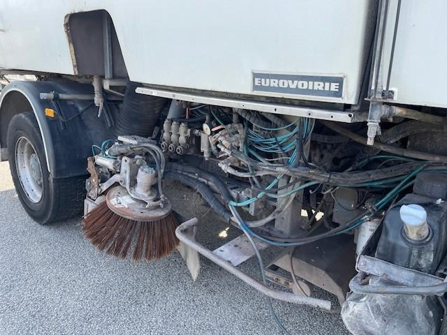 Balayeuse de voirie Mercedes Axor 1829