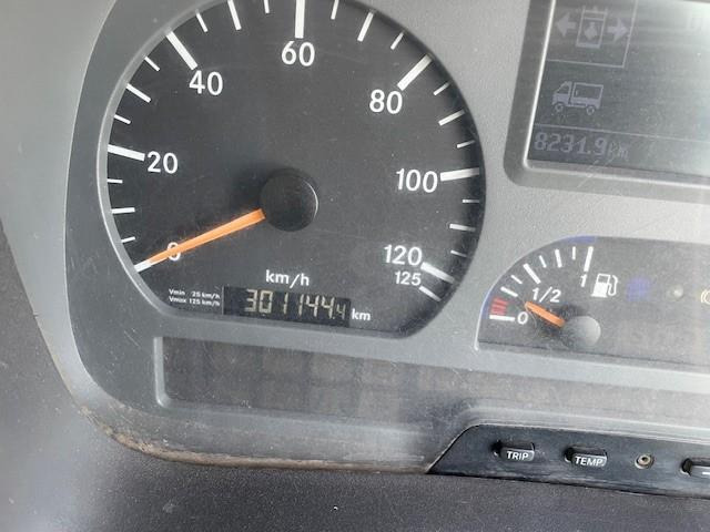 Balayeuse de voirie Mercedes Axor 1829