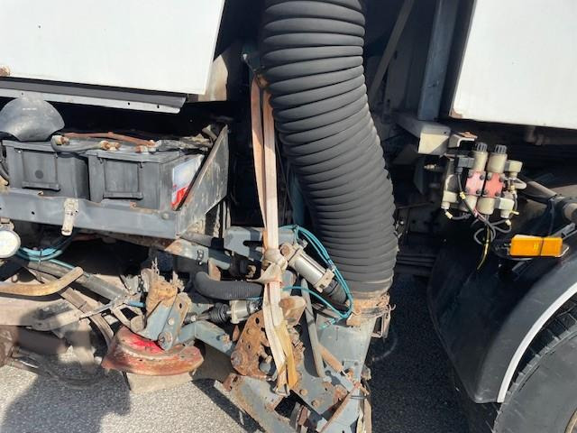 Balayeuse de voirie Mercedes Axor 1829