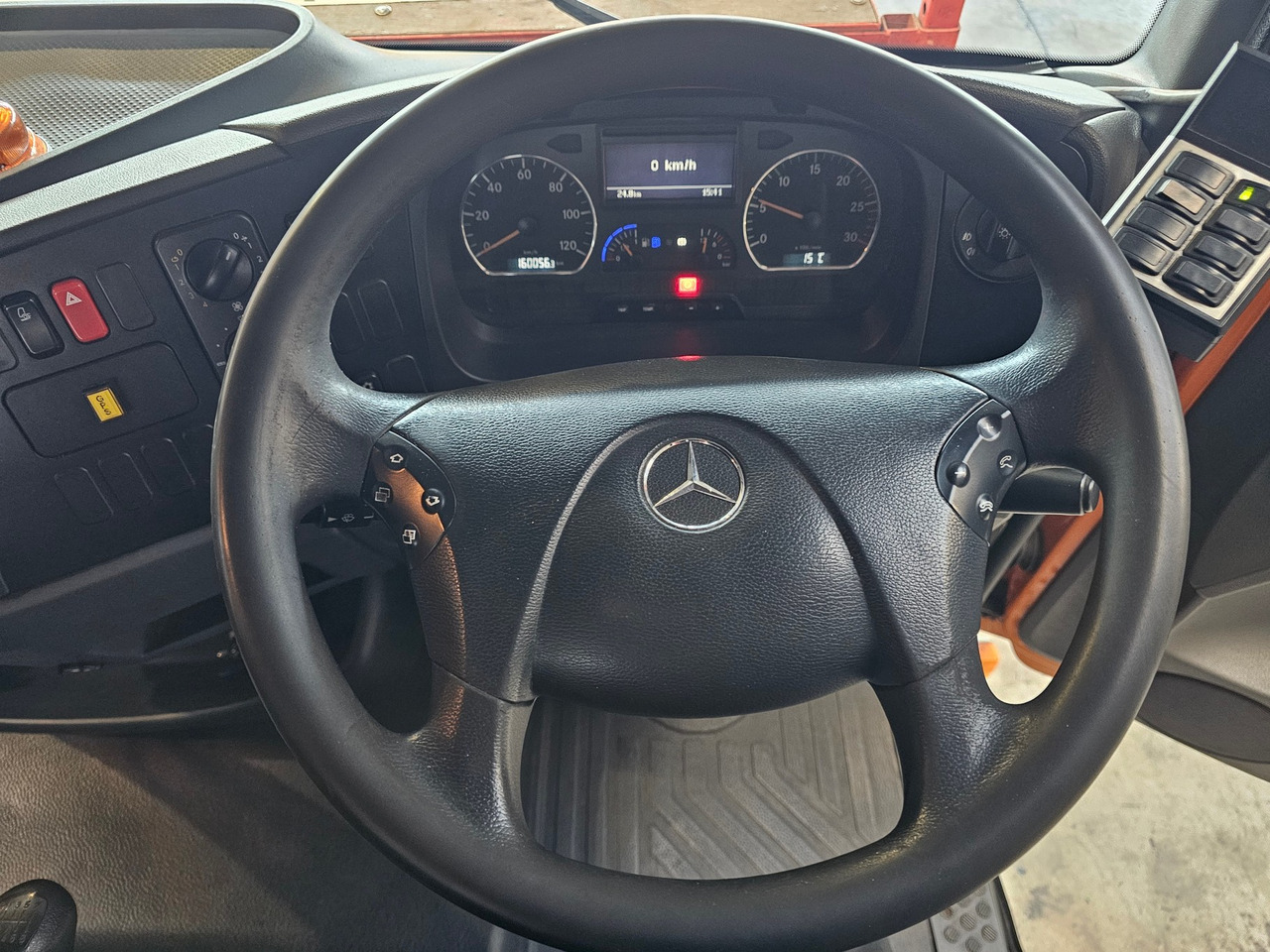 Balayeuse de voirie Mercedes Benz Atergo 1518
