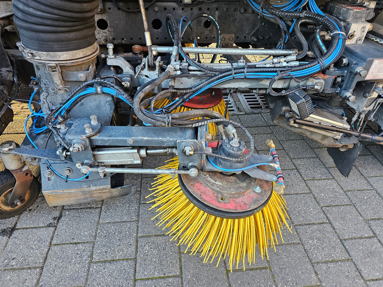 Balayeuse de voirie Mercedes Benz Atergo 1518