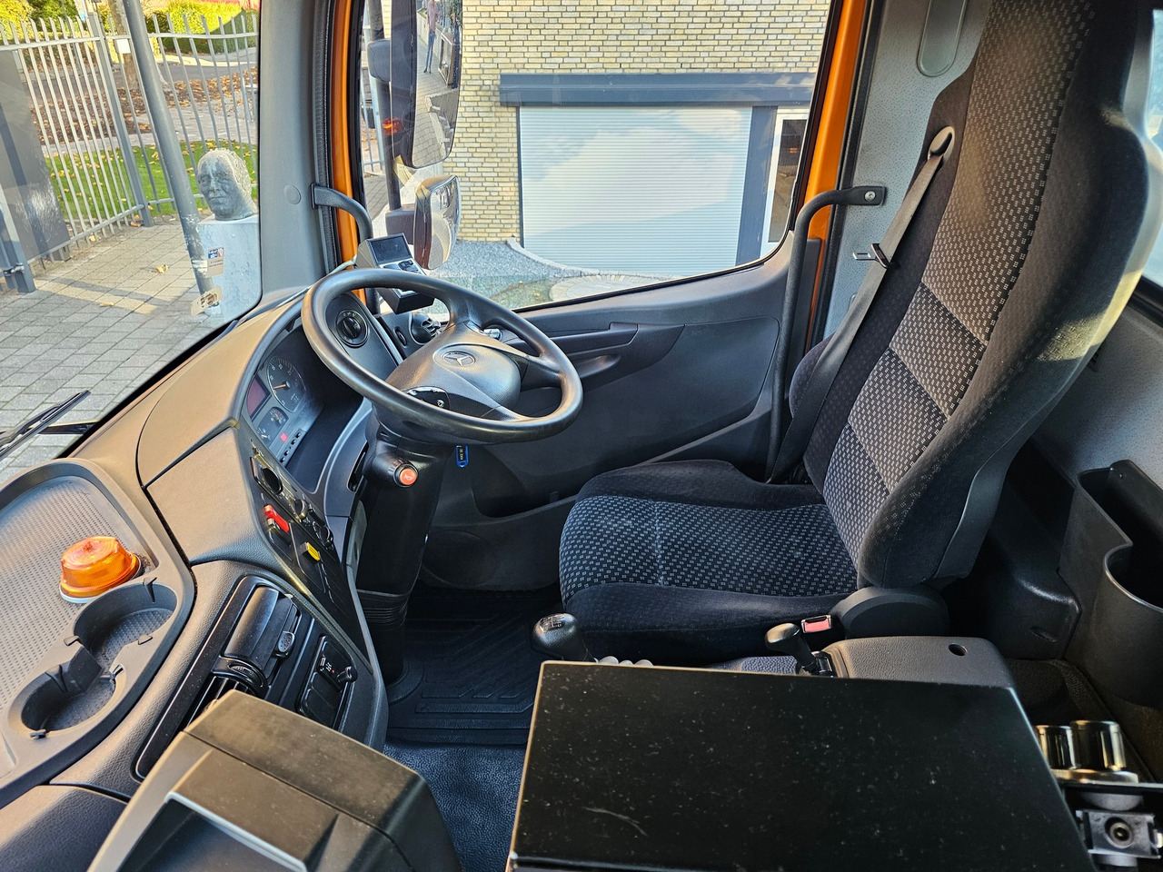 Balayeuse de voirie Mercedes Benz Atergo 1518