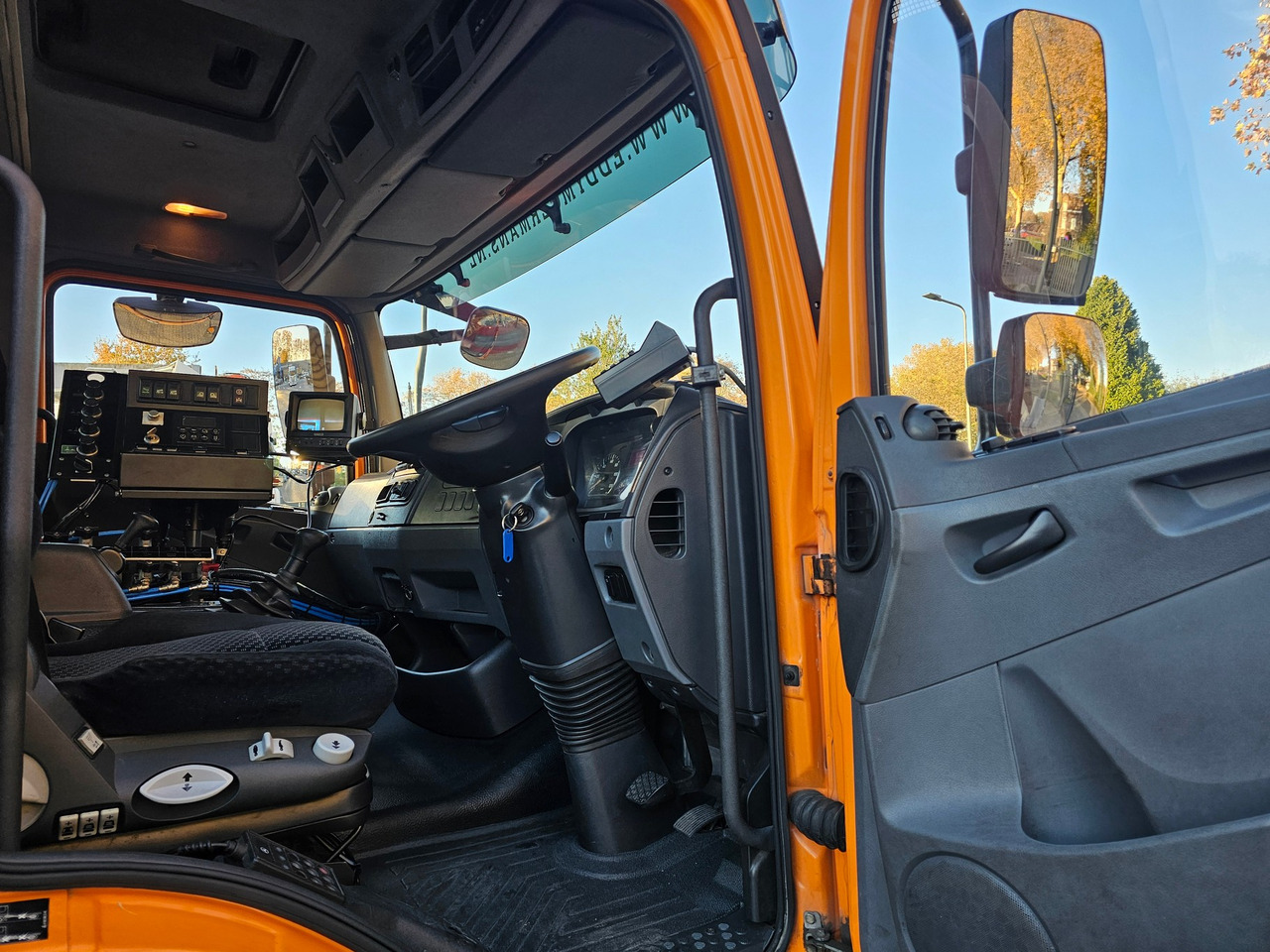 Balayeuse de voirie Mercedes Benz Atergo 1518