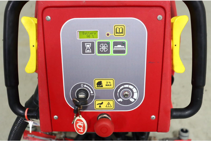 Balayeuse de voirie RCM Mega I722