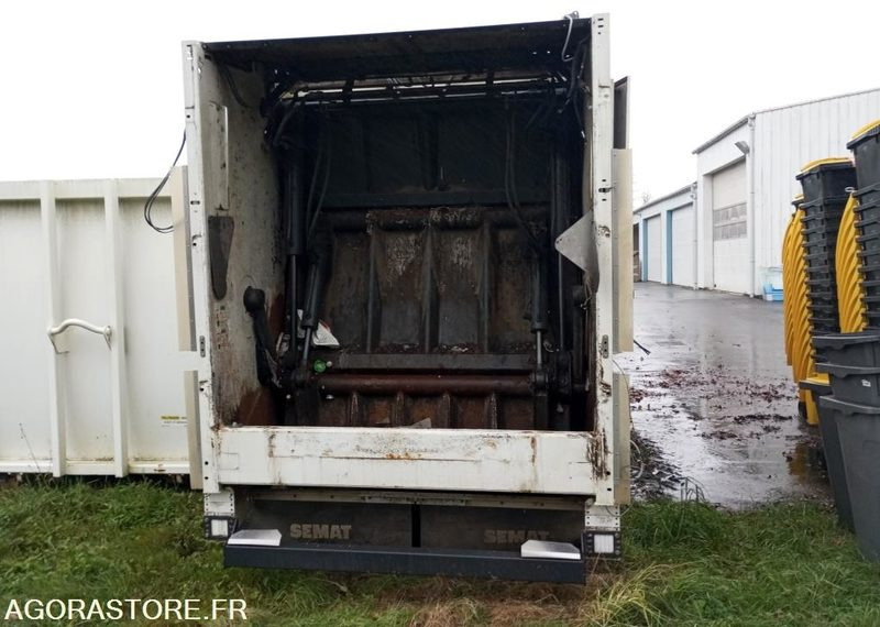 Benne à ordures ménagères BOM Renault non roulante (sans culasse) 347000kms