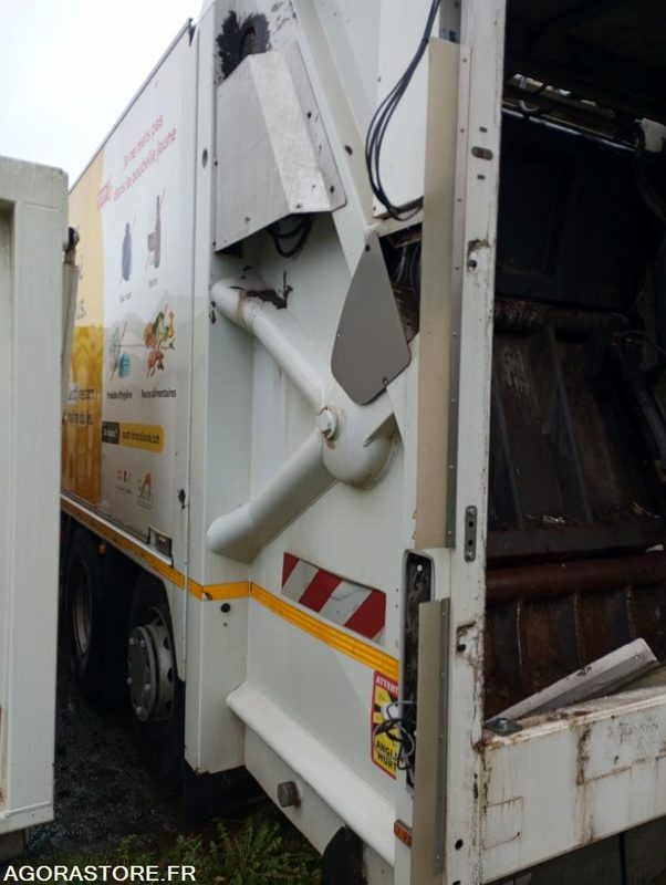 Benne à ordures ménagères BOM Renault non roulante (sans culasse) 347000kms