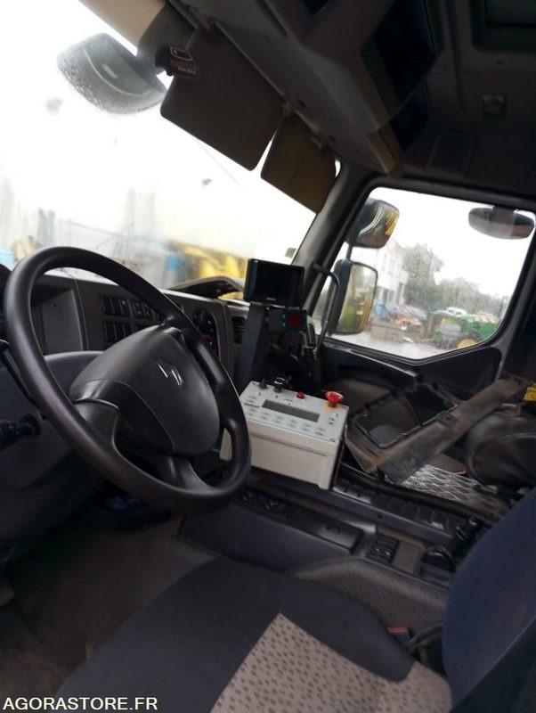 Benne à ordures ménagères BOM Renault non roulante (sans culasse) 347000kms