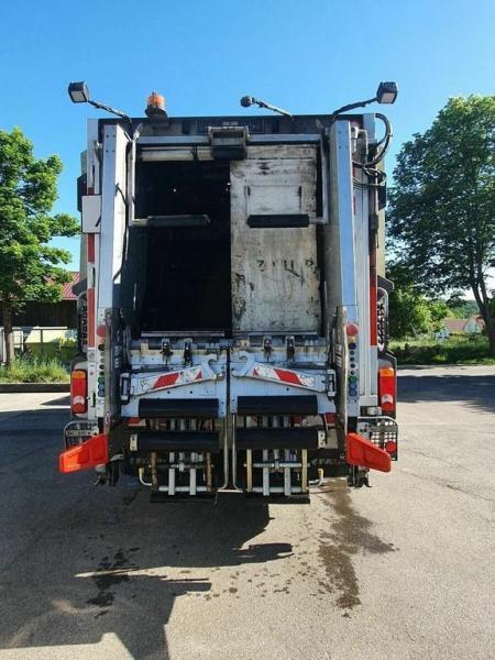 Benne à ordures ménagères Scania P 410 LB 8x2*6 MNA VARIOPRESS ZÖLLER DELTA 2301