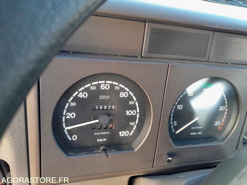 Camion de pompier FOURGON POMPE TONNE - 56919kms