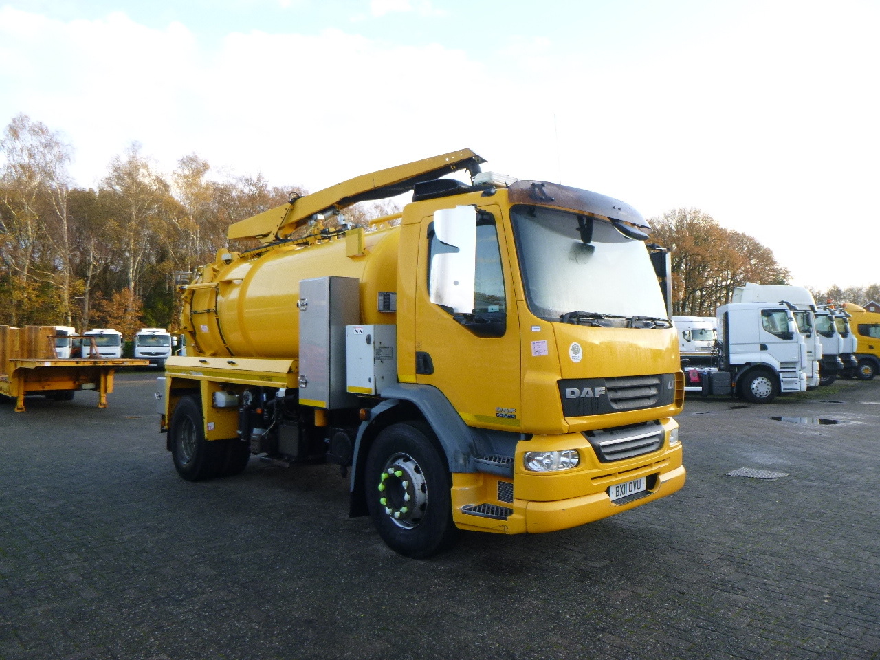 Camion hydrocureur D.A.F. LF 55.220 4X2 RHD Whale vacuum tank 8.1 m3: photos 2