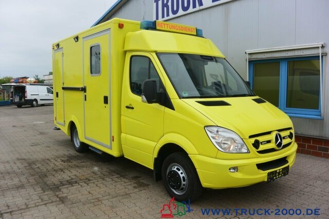 Ambulance Mercedes-Benz Sprinter 516 CDI Intensiv- Rettung- Krankenwagen: photos 11