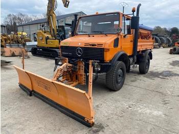 Véhicule de voirie/ Spécial Mercedes Unimog U 1450: photos 1