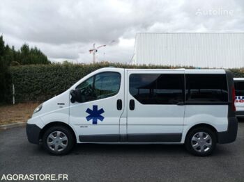 Ambulance RENAULT TRAFIC: photos 1