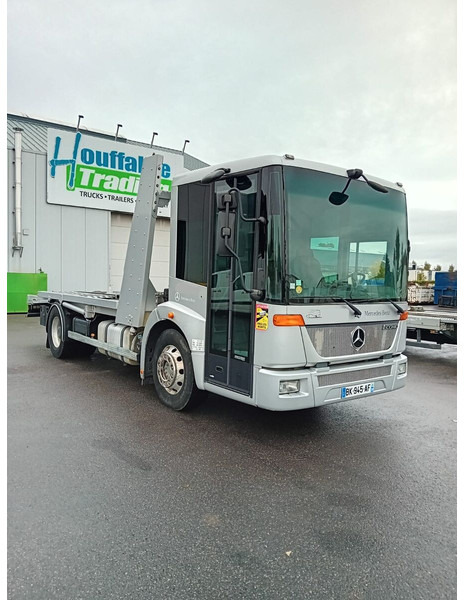 Remorqueuse Mercedes-Benz Econic 1833