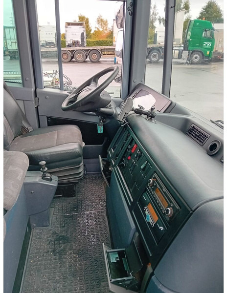 Remorqueuse Mercedes-Benz Econic 1833