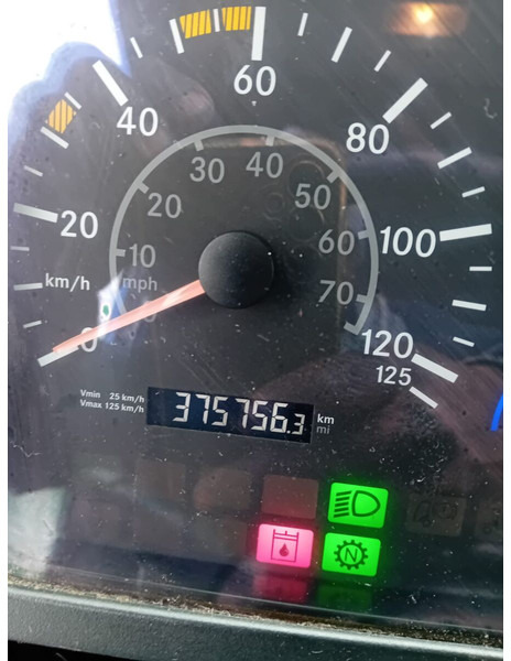 Remorqueuse Mercedes-Benz Econic 1833