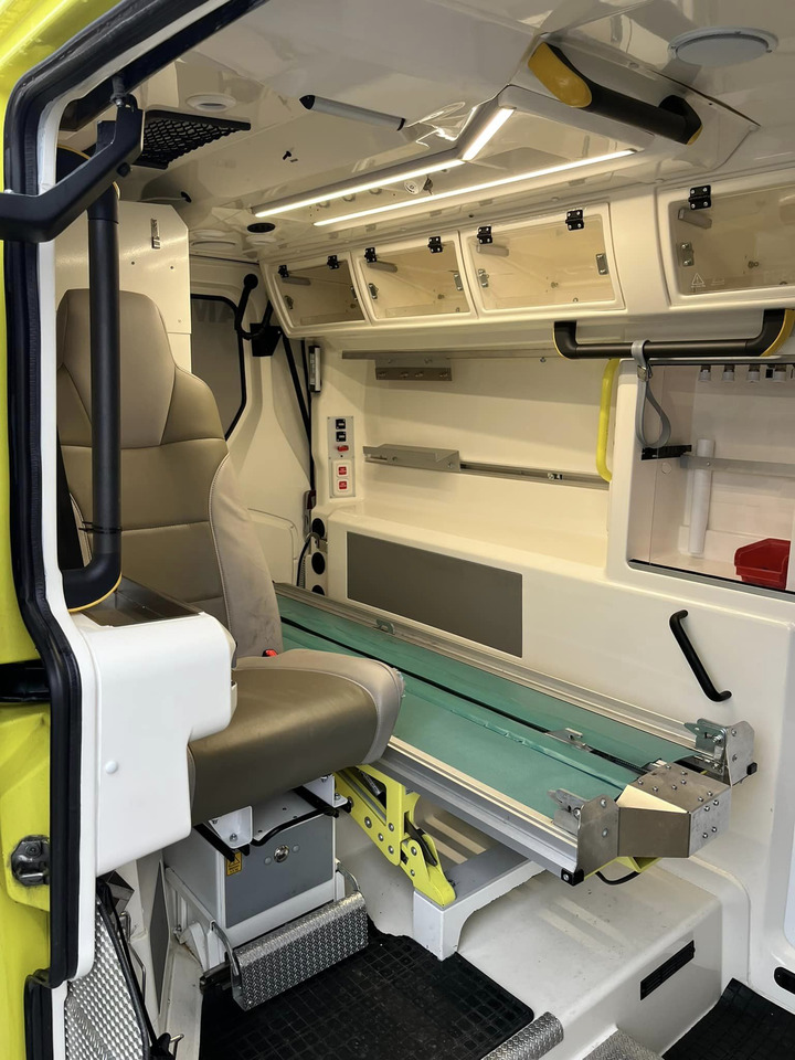 Ambulance VOLVO Nilsson XC90 D5 AWD - AMBULANCE / Krankenwagen: photos 9