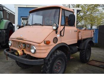 Véhicule de voirie/ spécial Mercedes-Benz Unimog U421