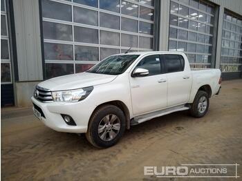 Pick-up 2017 Toyota Hilux: photos 1