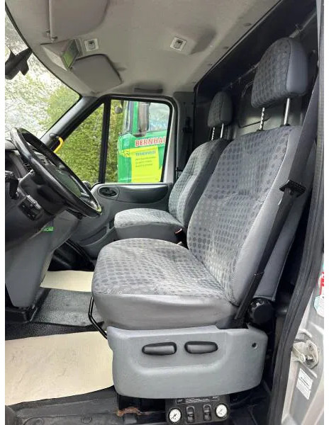 Véhicule utilitaire Ford Transit 2.5 TDI KA Hoch HEGLA GLAS Luftfederung