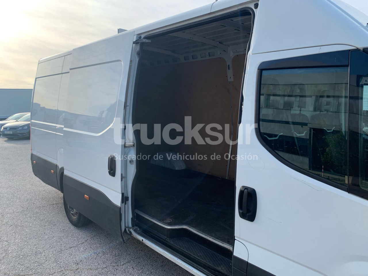 Fourgon grand volume IVECO DAILY 35S16