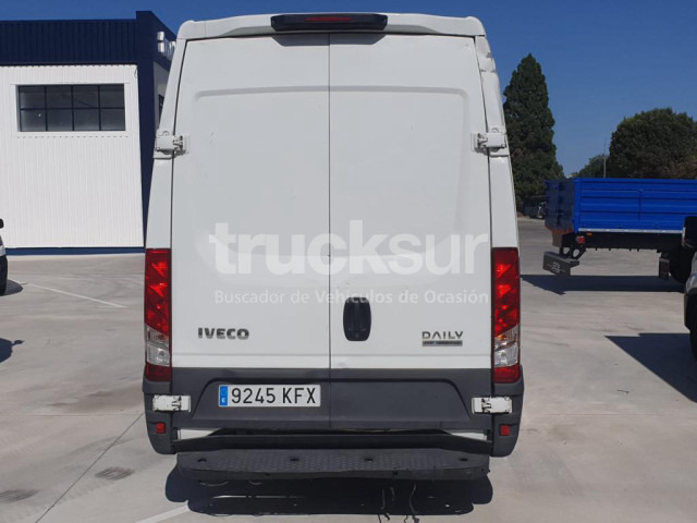 Fourgon grand volume IVECO DAILY 35S16 12M3