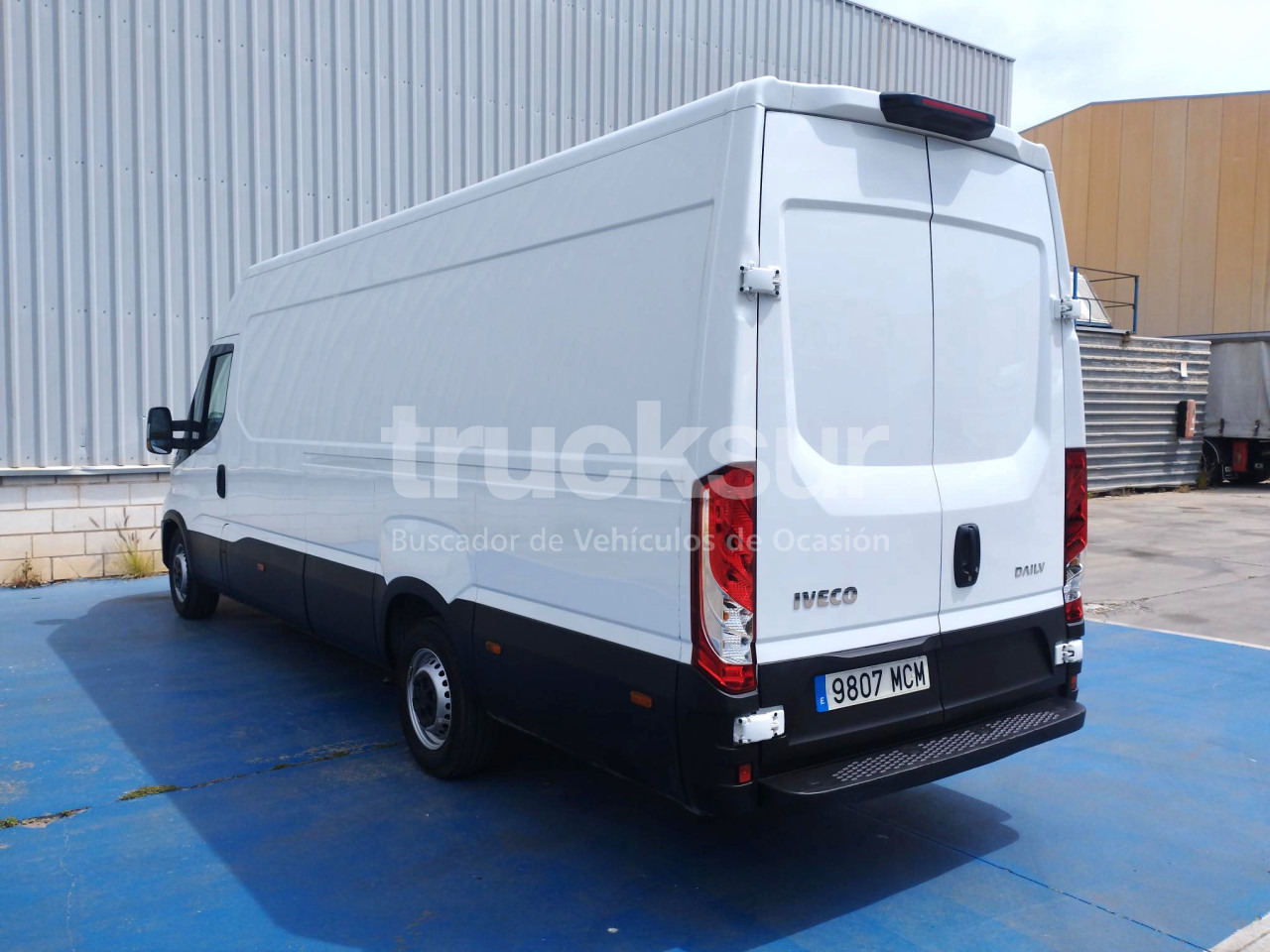 Fourgon grand volume IVECO DAILY 35S16 16M3