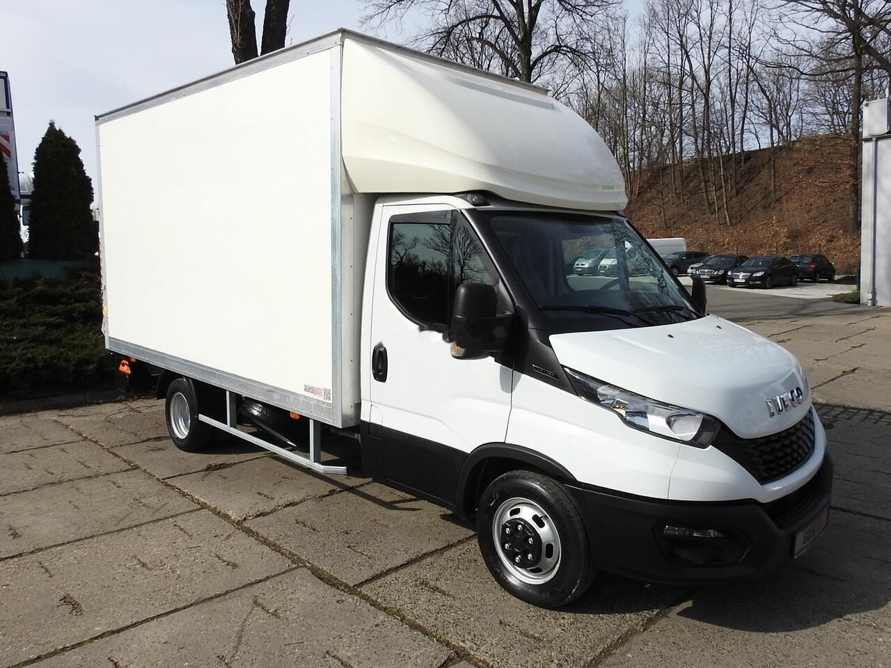 Fourgon grand volume IVECO Daily 35C16 Koffer + tail lift