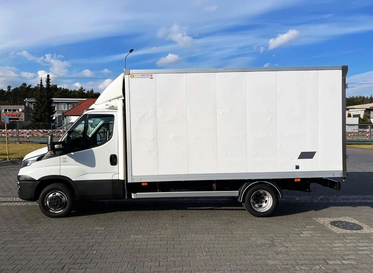 Fourgon grand volume IVECO Daily 35C18 Container + Door 8 Pallets, One Owner