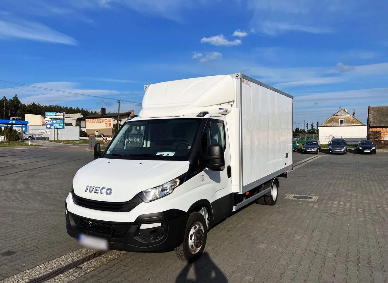 Fourgon grand volume IVECO Daily 35C18 Container + Door 8 Pallets, One Owner
