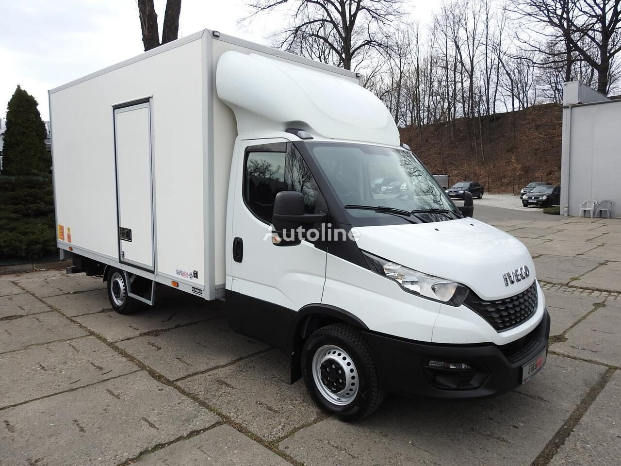 Fourgon grand volume IVECO Daily 35S14 Koffer + tail lift