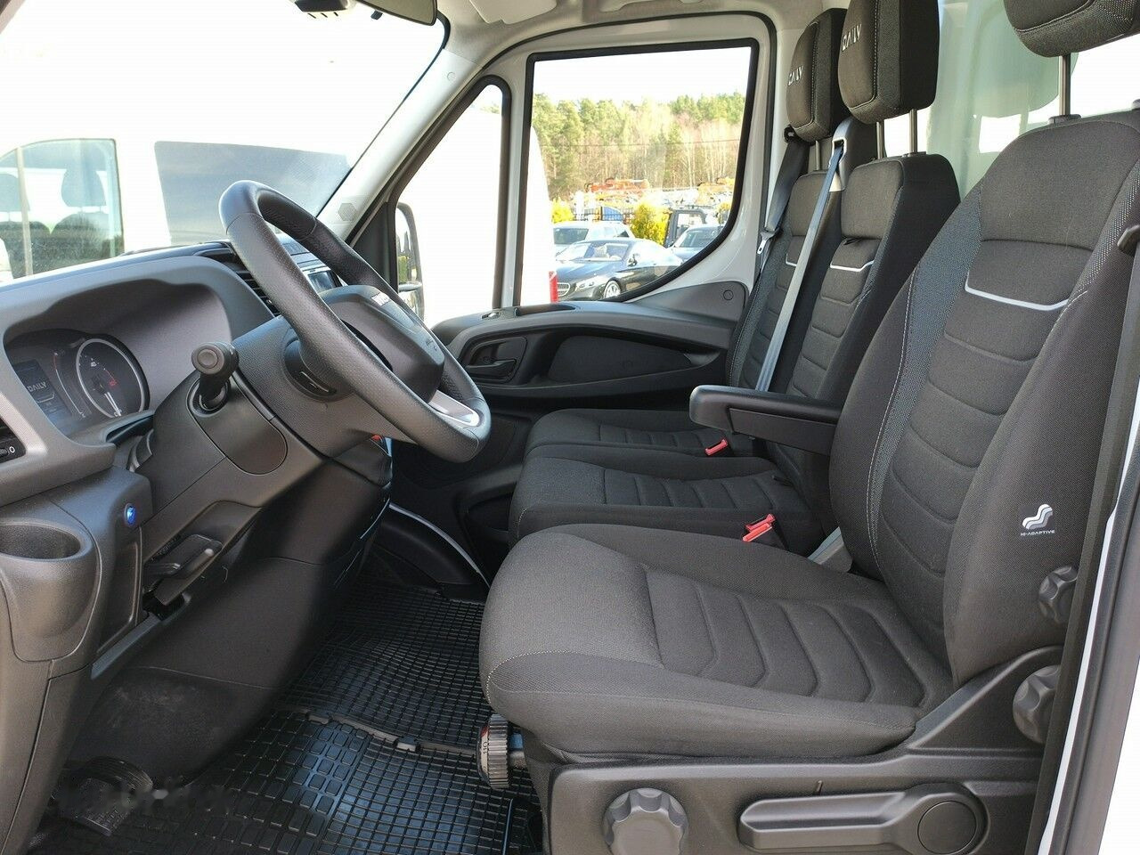 Fourgon grand volume IVECO Daily 35S18