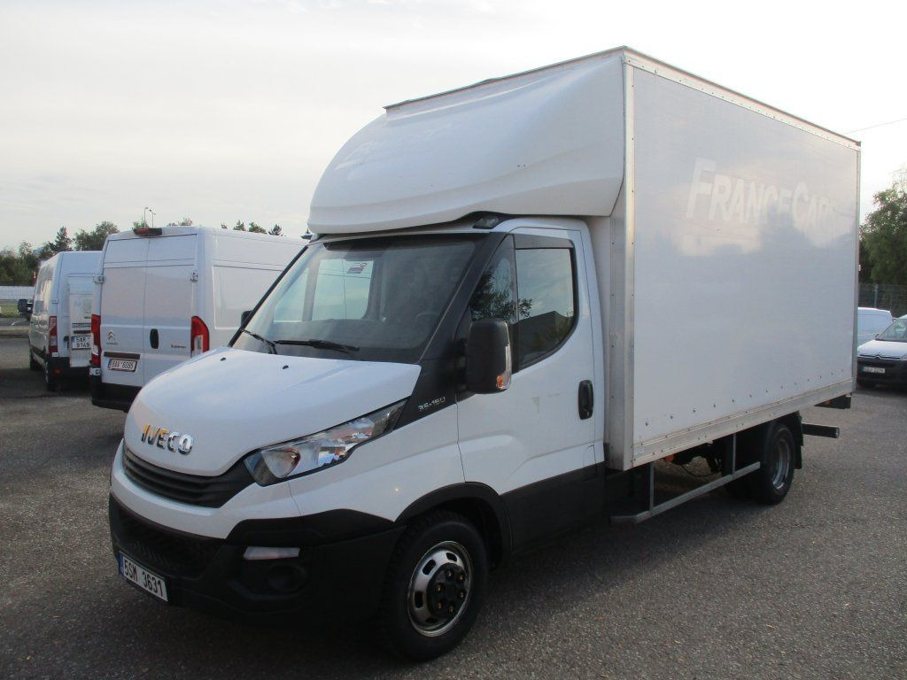 Fourgon grand volume Iveco Daily 35C16 mit LBW