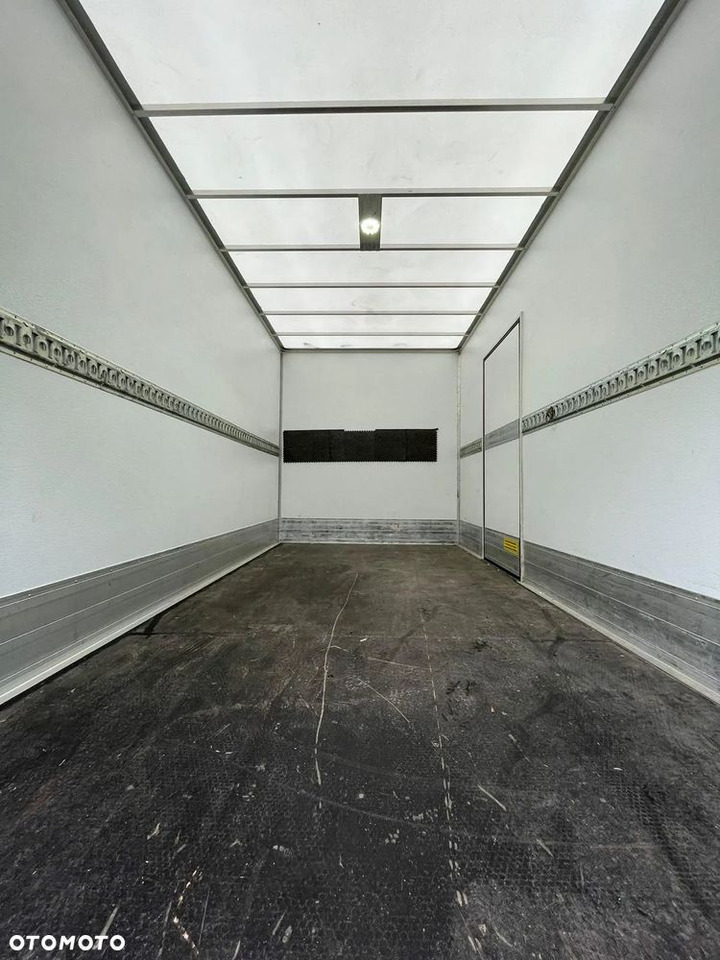 Fourgon grand volume Iveco Daily 35S18H Container mit 8 Paletten und einem 750-kg-Aufzug