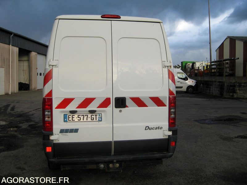 Fourgon utilitaire Fiat Ducato