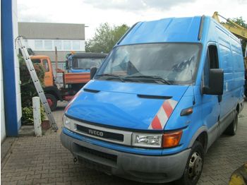 Fourgon utilitaire Iveco 35S11