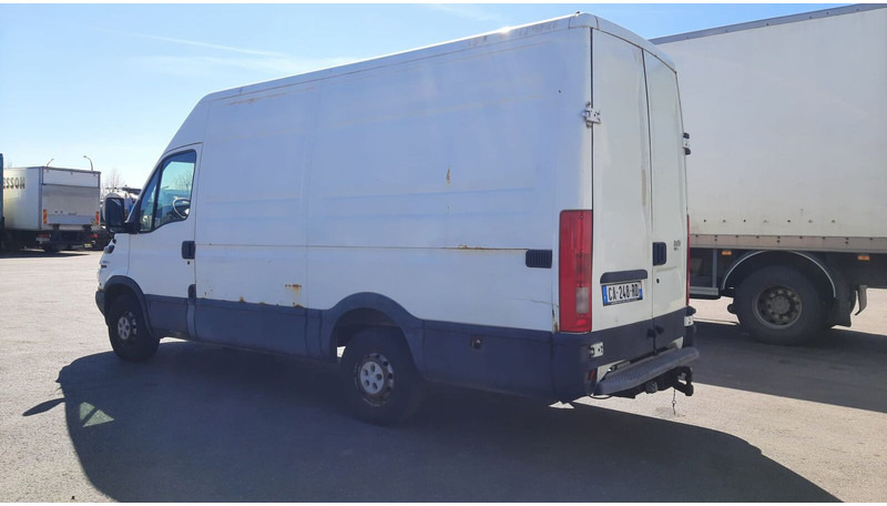 Fourgon utilitaire Iveco Daily 35S12