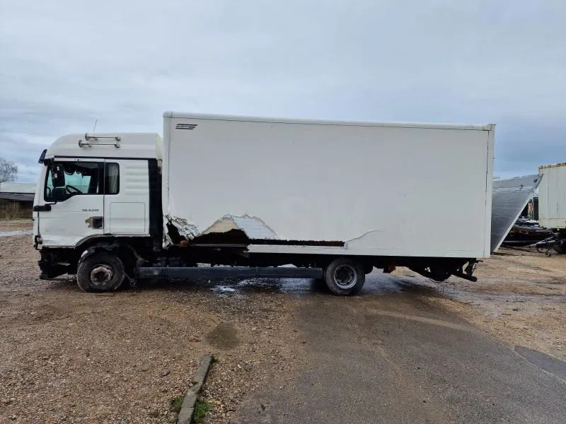 Fourgon utilitaire MAN BL UNFALL Koffer Langes Haus Klima
