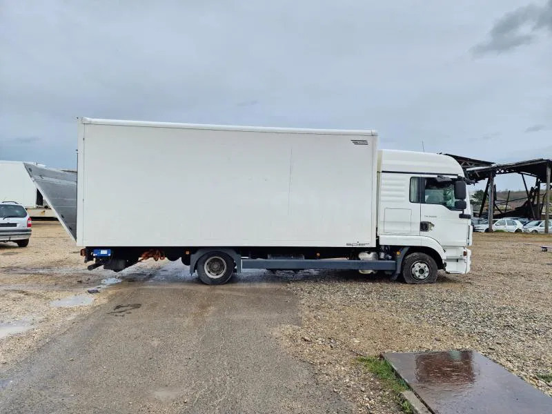 Fourgon utilitaire MAN BL UNFALL Koffer Langes Haus Klima