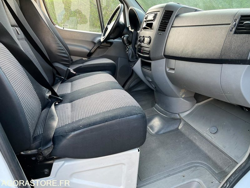 Fourgon utilitaire MERCEDES SPRINTER - 2007 / 182 000 KM