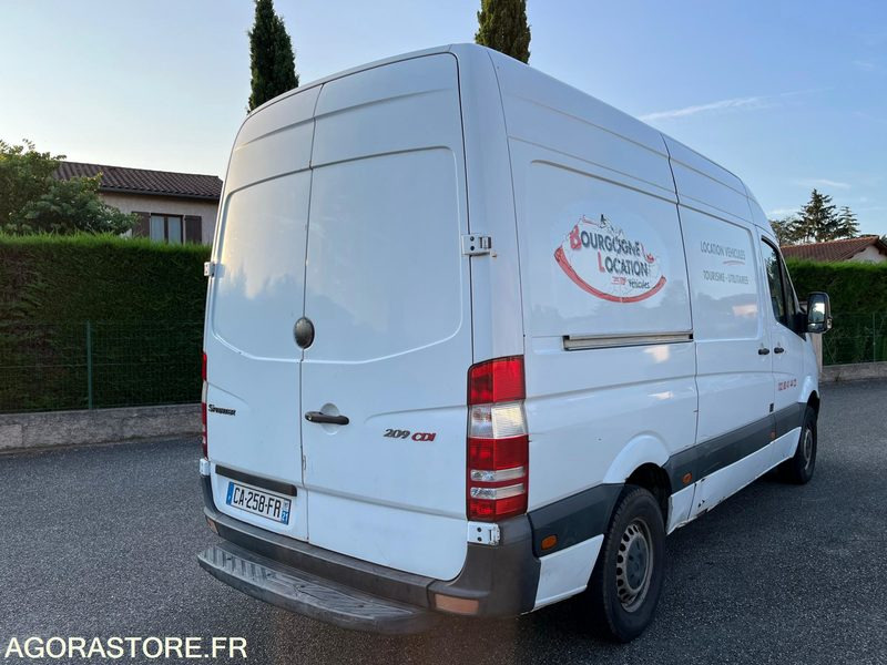 Fourgon utilitaire MERCEDES SPRINTER - 2007 / 182 000 KM