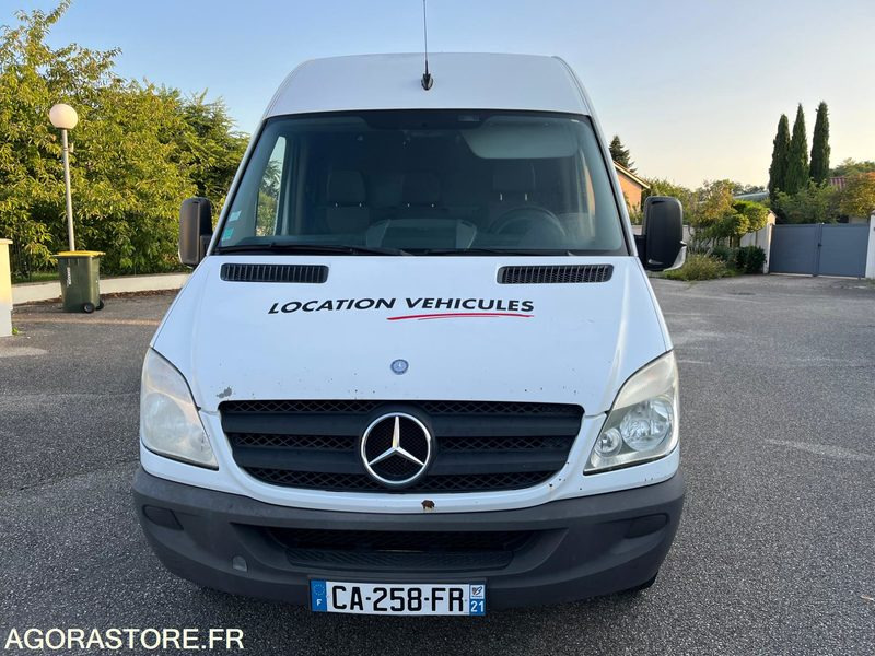 Fourgon utilitaire MERCEDES SPRINTER - 2007 / 182 000 KM