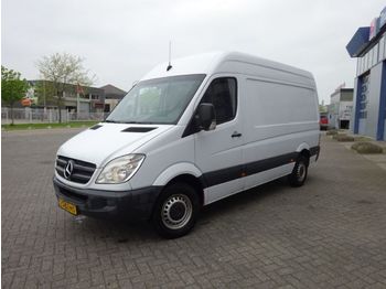 Fourgon utilitaire Mercedes Benz
