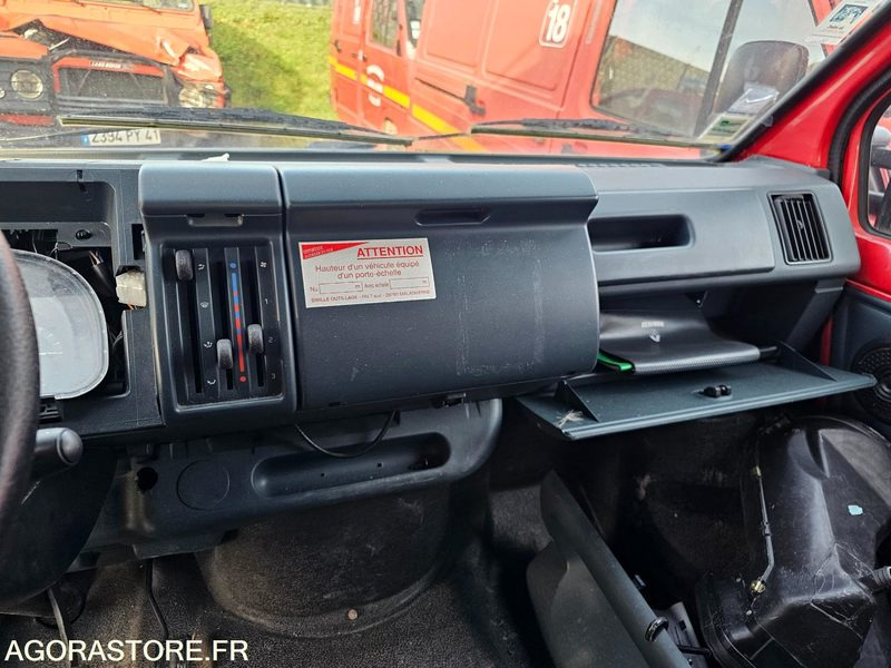 Fourgon utilitaire RENAULT TRAFIC - 1997 - 92410KM - 8311QX41
