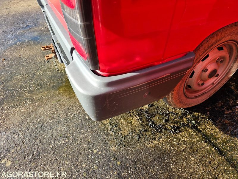 Fourgon utilitaire RENAULT TRAFIC - 1997 - 92410KM - 8311QX41