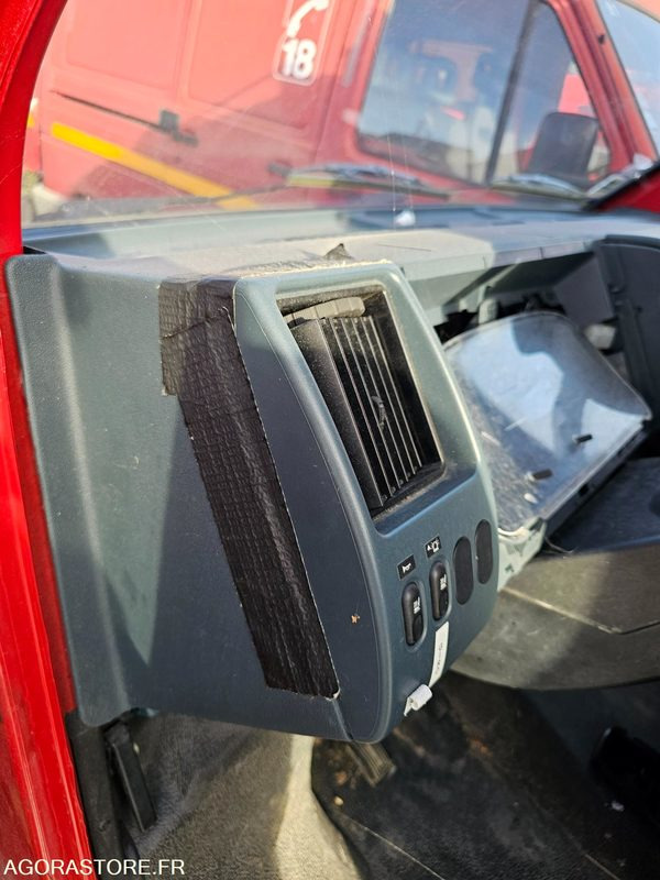 Fourgon utilitaire RENAULT TRAFIC - 1997 - 92410KM - 8311QX41