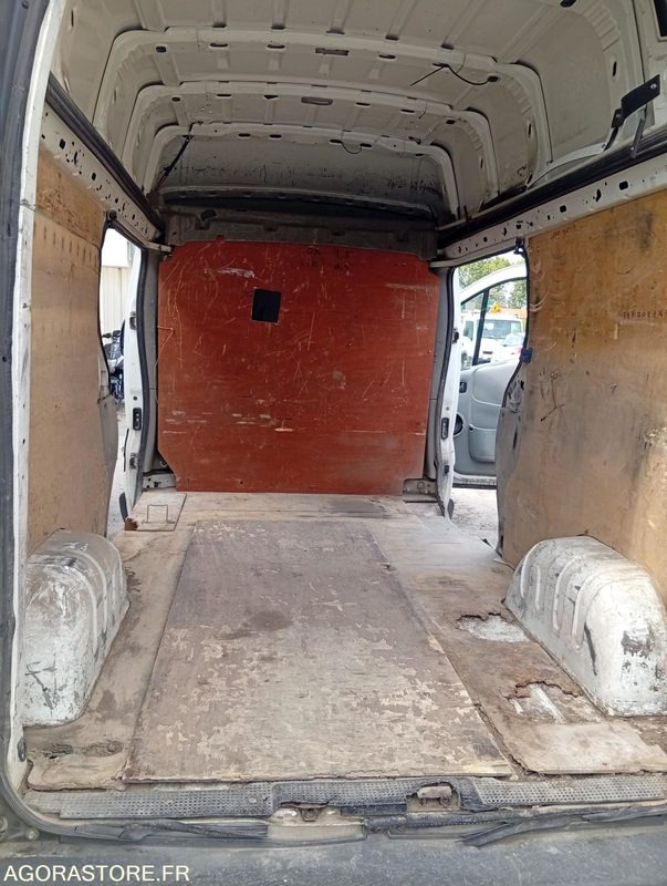 Fourgon utilitaire RENAULT TRAFIC 211200kms - 2006