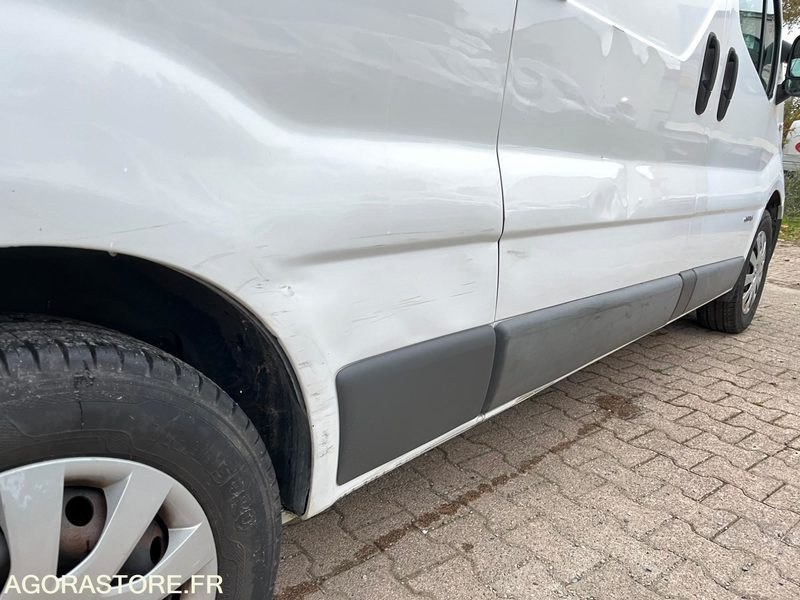 Fourgon utilitaire RENAULT TRAFIC L2H1 - 2013 / 202 310 KM